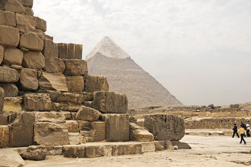 The Pyramid of Khafre behind the Great Pyramid
