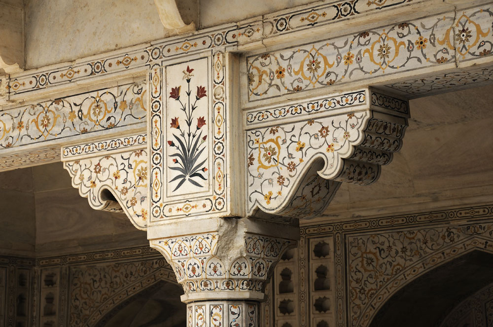 Detail of column at Agra Fort