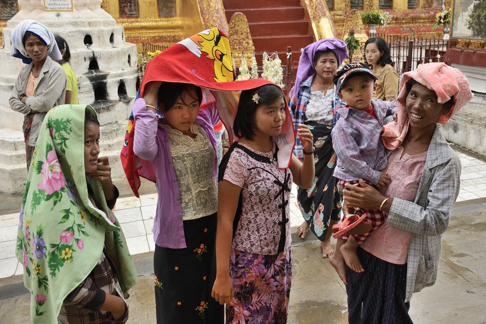 Visitors from rural Myanmar at Shwezigon Pagoda