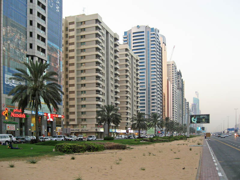 Nando's, Citibank, KFC, GNC and Sand along Sheikh Zayed Road