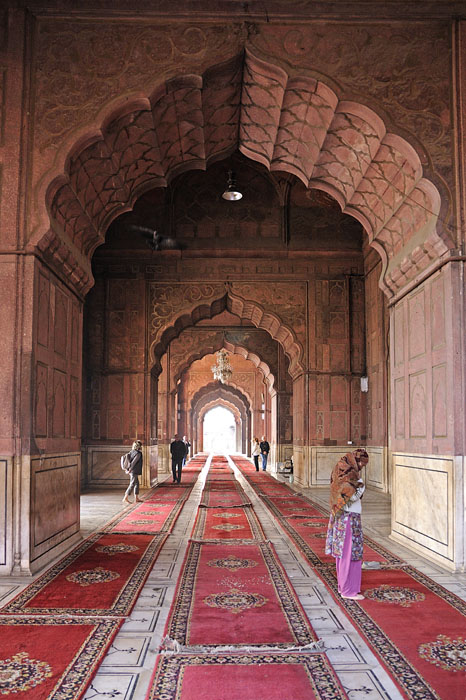 Woman praying in Jama Masjid
