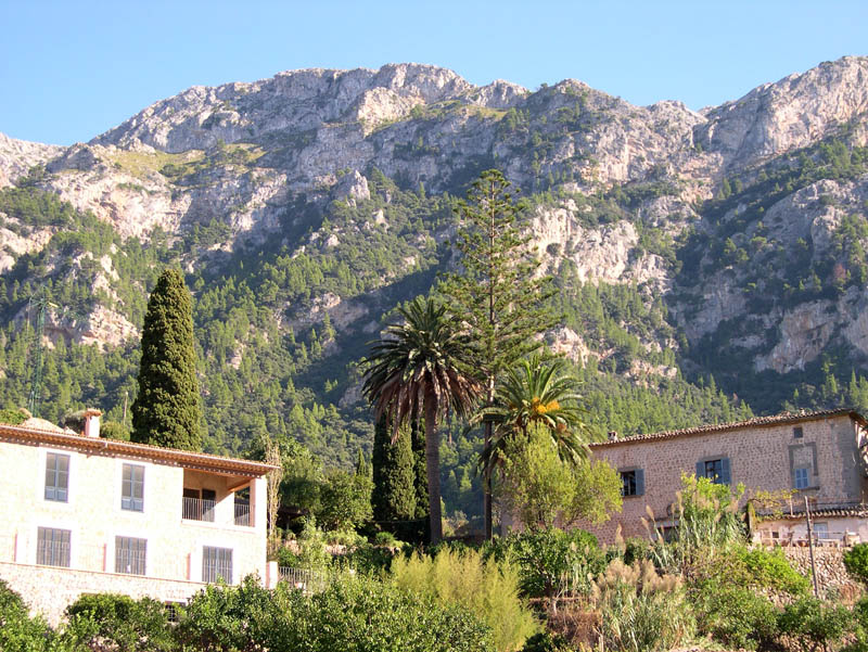Mallorca 2004 / Village on Coastline