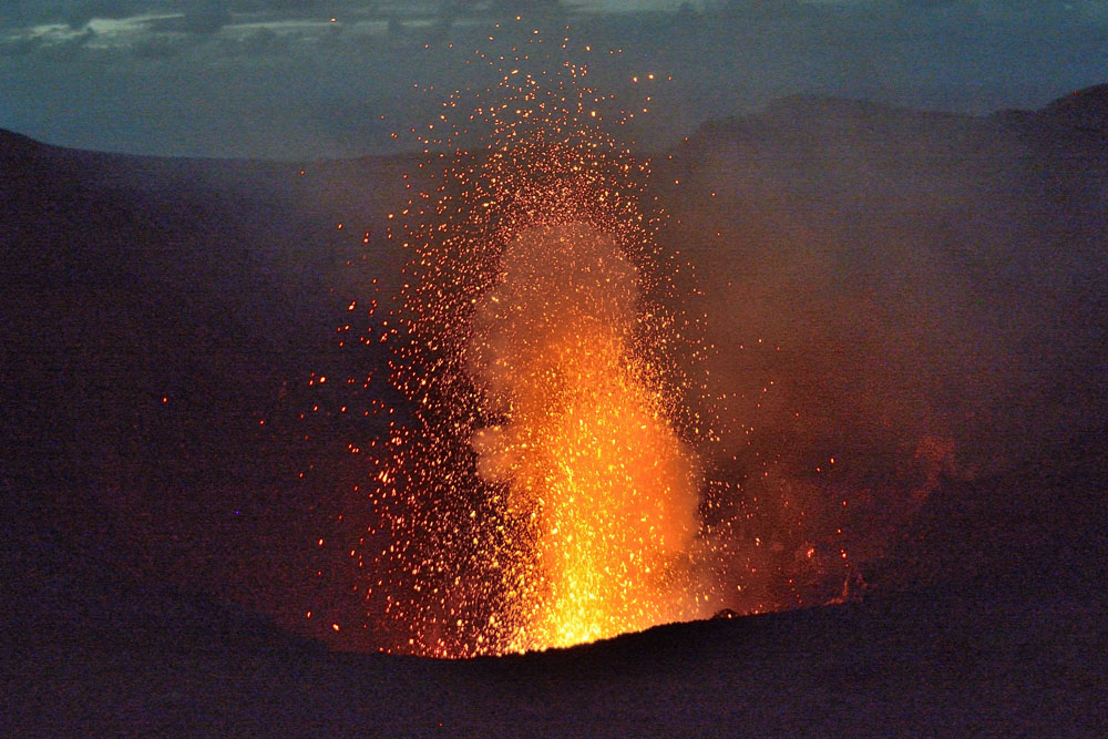 Final image of vertical eruption, 3 seconds after first image